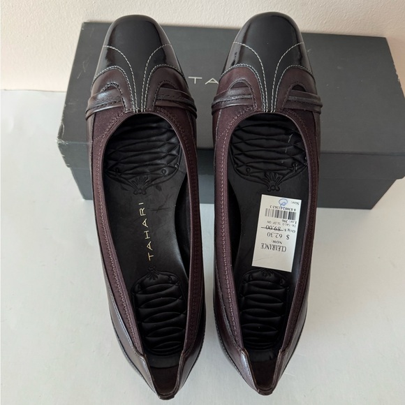 Tahari Dark Brown Leather and Patent Trim Low Heel Flats. Size: 8 - Picture 4 of 9